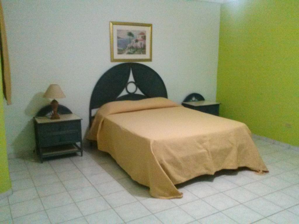 Apartahotel Jardines Metropolitanos Сантьяго-де-лос-Трейнта-Кабальєрос Номер фото