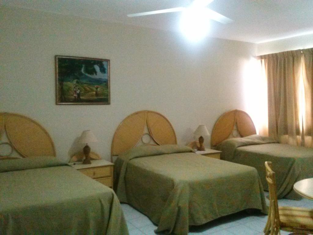 Apartahotel Jardines Metropolitanos Сантьяго-де-лос-Трейнта-Кабальєрос Номер фото